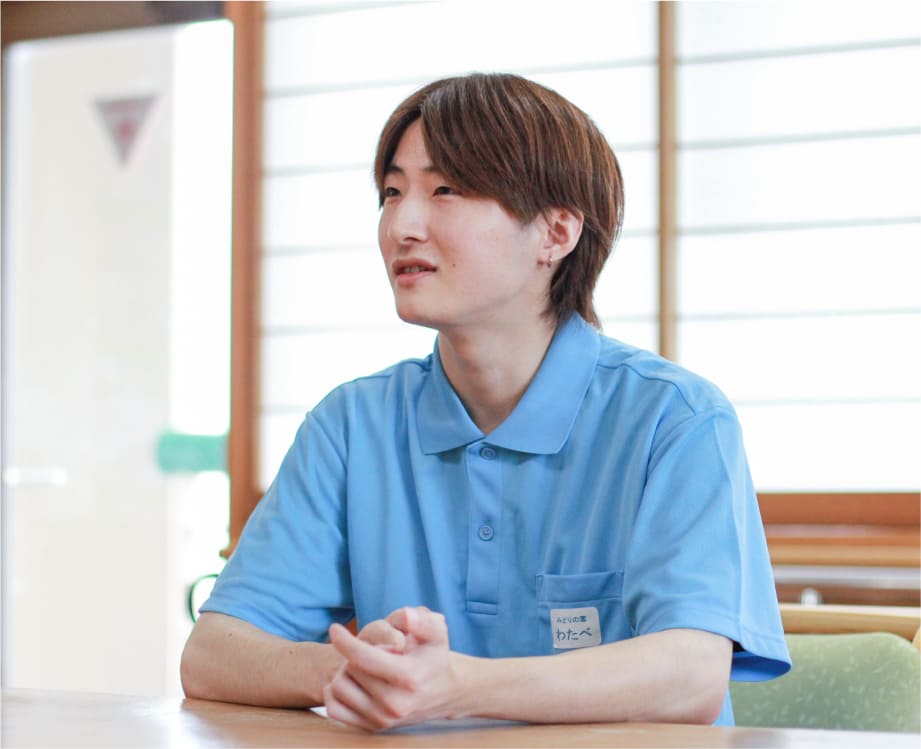 インタビュー中の渡部さん