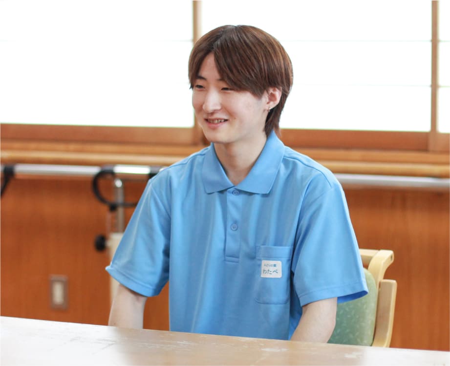 インタビュー中の渡部さん